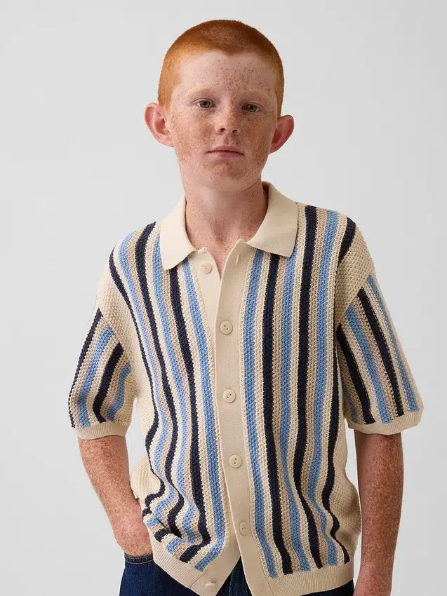 Camisas de jerséu infantil de rayas en crochet