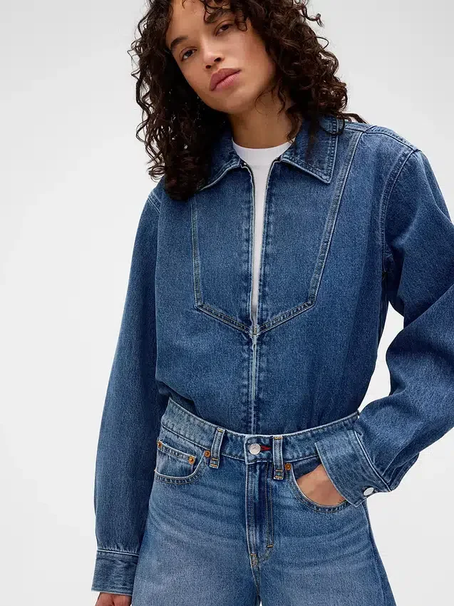 Camisas de mezclilla con cremallera GAP × Victoria Beckham