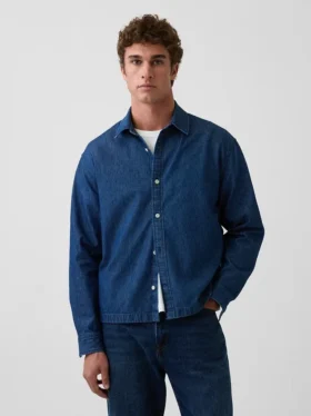 Camisas de mezclilla de corte holgado y dobladillo recto