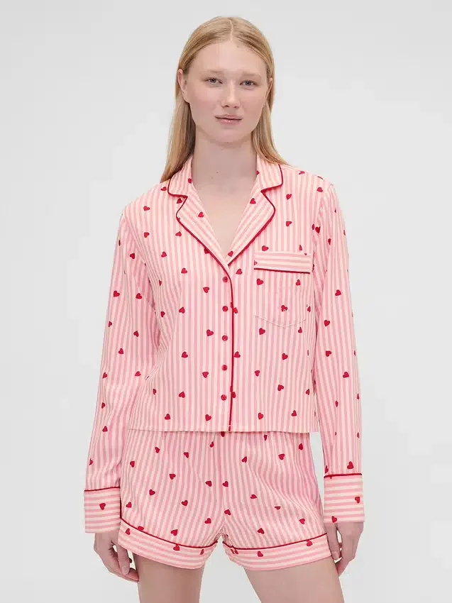 Camisas de pijama holgadas de franela con corazones de GAP × Summer Fridays