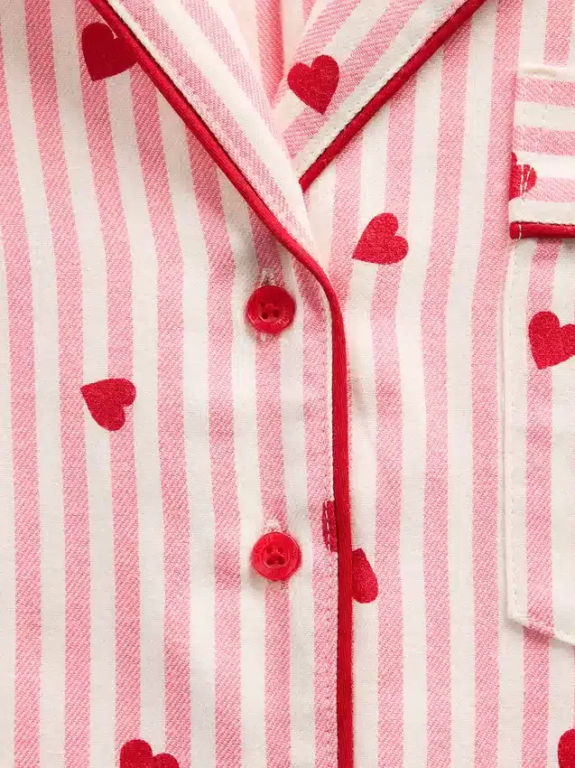 Camisas de pijama holgadas de franela con corazones de GAP × Summer Fridays