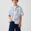 Camisas de vacaciones infantiles florales con textura y corte holgado