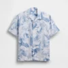 Camisas de vacaciones infantiles florales con textura y corte holgado