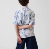 Camisas de vacaciones infantiles florales con textura y corte holgado