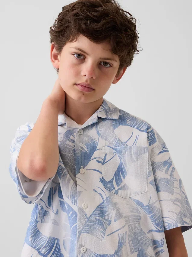 Camisas de vacaciones infantiles florales con textura y corte holgado