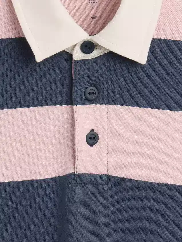 Camisas infantiles de tejido grueso y corte holgado