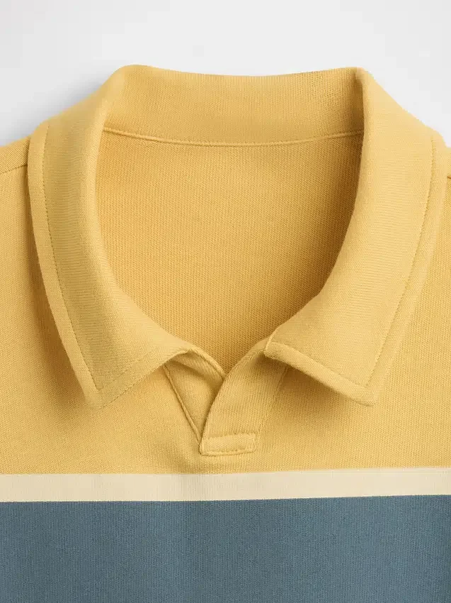 Camisas infantiles de tejido grueso y corte holgado
