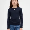 Camiseña ajustada con lazo y abertura para niños