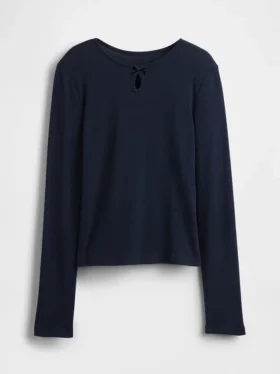 Camiseña ajustada con lazo y abertura para niños