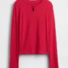 Camiseña ajustada con lazo y abertura para niños