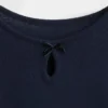Camiseña ajustada con lazo y abertura para niños