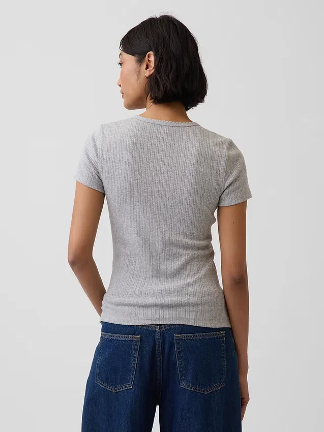 Camiseña de cuello redondo con punto pointelle
