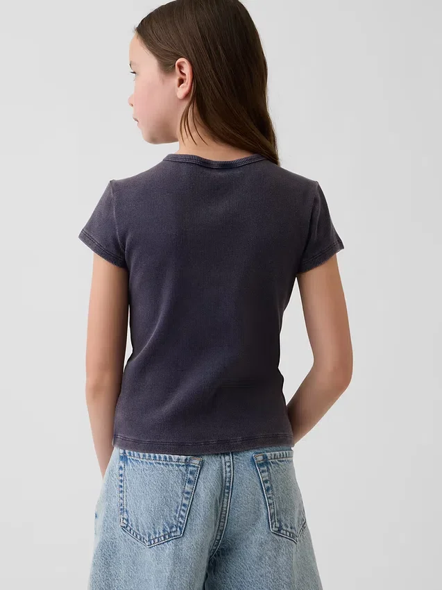Camiseña infantil de canalé con bordados