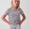 Camiseta a rayas para niños