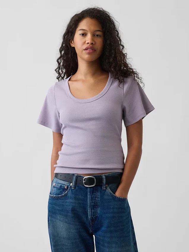 Camiseta con cuello redondo acanalado