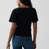 Camiseta con cuello redondo acanalado