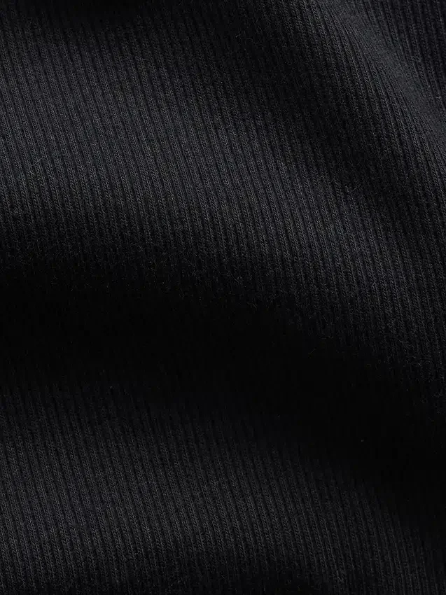 Camiseta con cuello redondo acanalado
