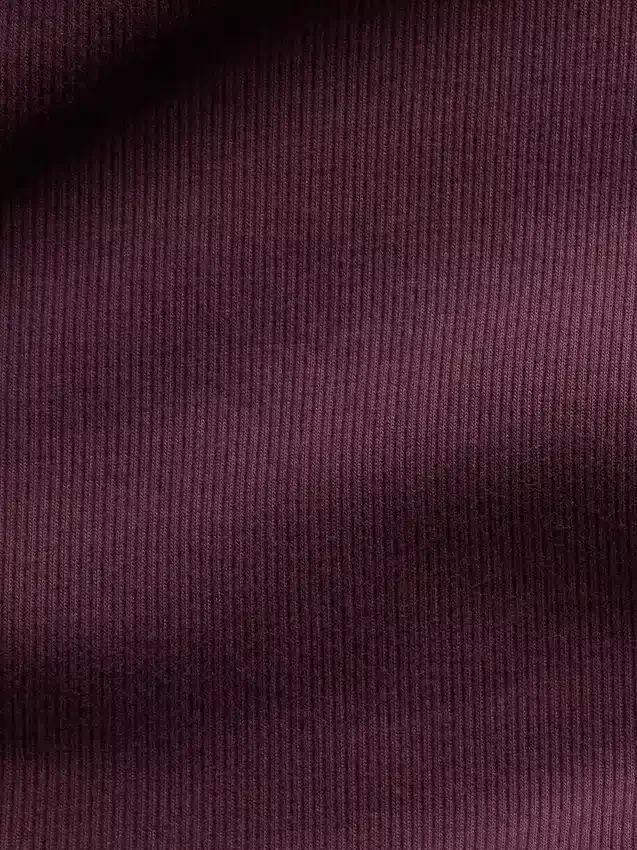Camiseta con cuello redondo acanalado