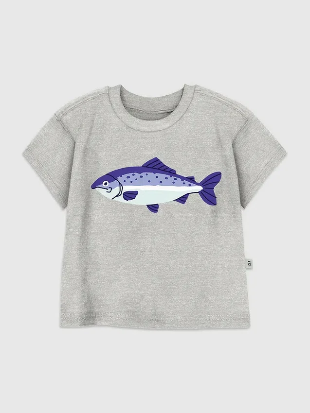 Camiseta con diseño de pez para niños pequeños