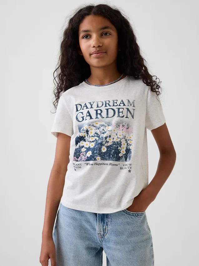 Camiseta con diseño gráfico para niños