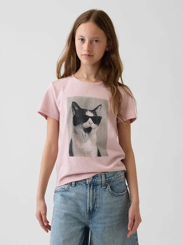 Camiseta con diseño gráfico para niños