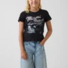 Camiseta con diseño gráfico para niños