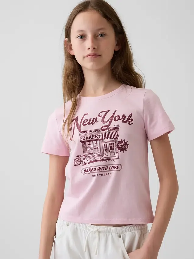 Camiseta con diseño gráfico para niños