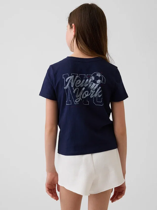 Camiseta con diseño gráfico para niños
