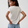 Camiseta con diseño gráfico para niños