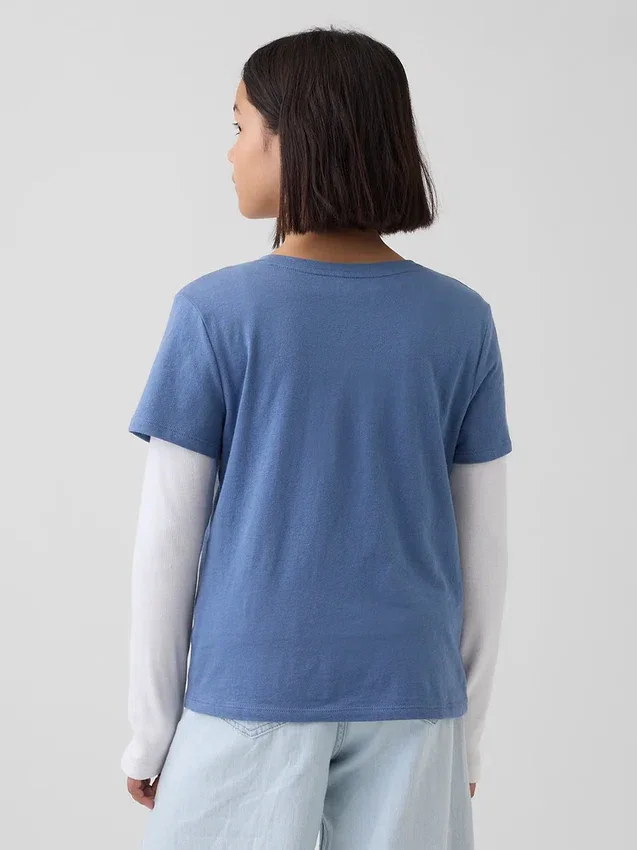 Camiseta con diseño gráfico para niños