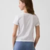 Camiseta con diseño gráfico para niños