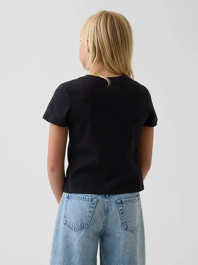 Camiseta con diseño gráfico para niños