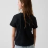 Camiseta con diseño gráfico para niños