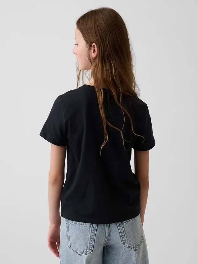 Camiseta con diseño gráfico para niños