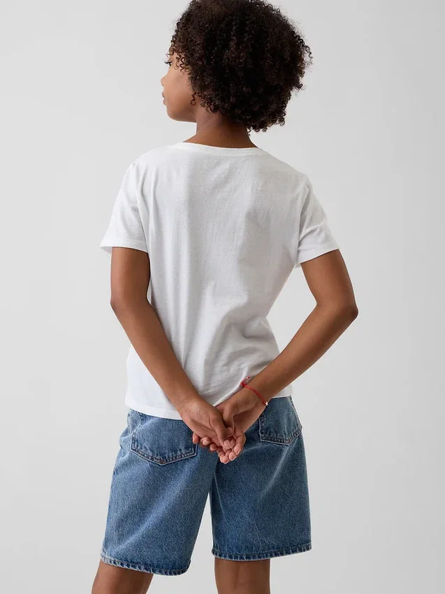 Camiseta con diseño gráfico para niños