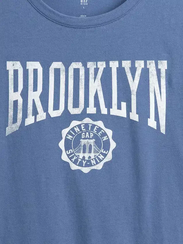 Camiseta con diseño gráfico para niños