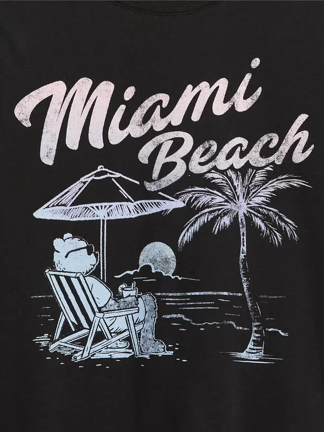 Camiseta con diseño gráfico para niños