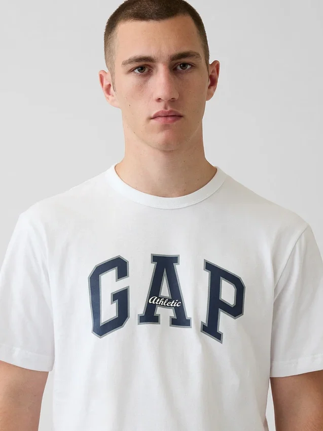 Camiseta con el Arch Logo de Gap