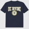 Camiseta con el sello universitario de la Universidad de California en Irvine