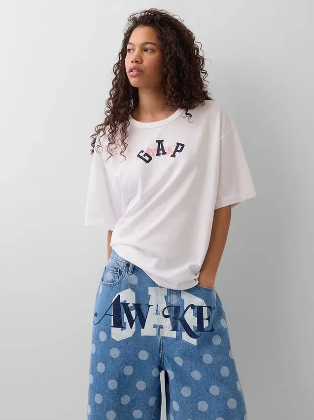 Camiseta con logo de estilo relajado de GAP × Awake Ny