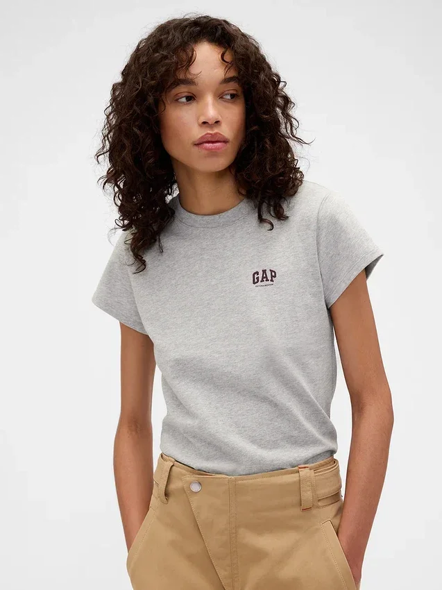 Camiseta con logotipo de algodón orgánico GAP × Victoria Beckham
