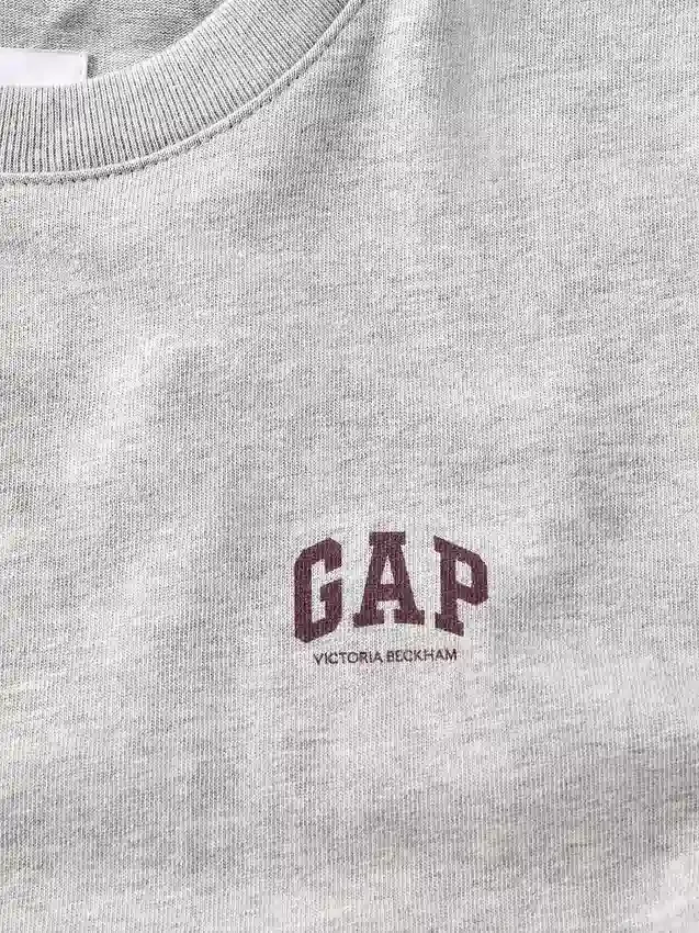Camiseta con logotipo de algodón orgánico GAP × Victoria Beckham