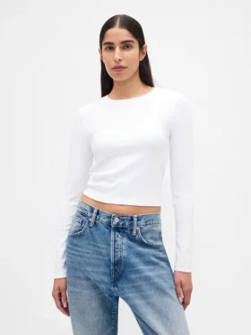 Camiseta corta moderna