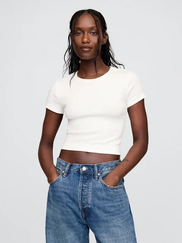 Camiseta corta moderna