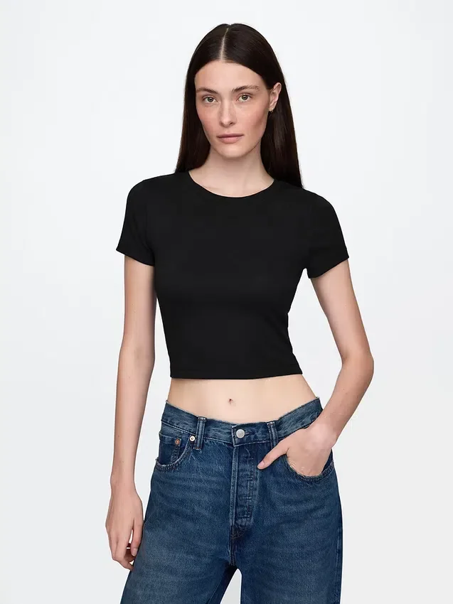 Camiseta corta moderna