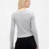 Camiseta corta moderna