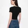 Camiseta corta moderna