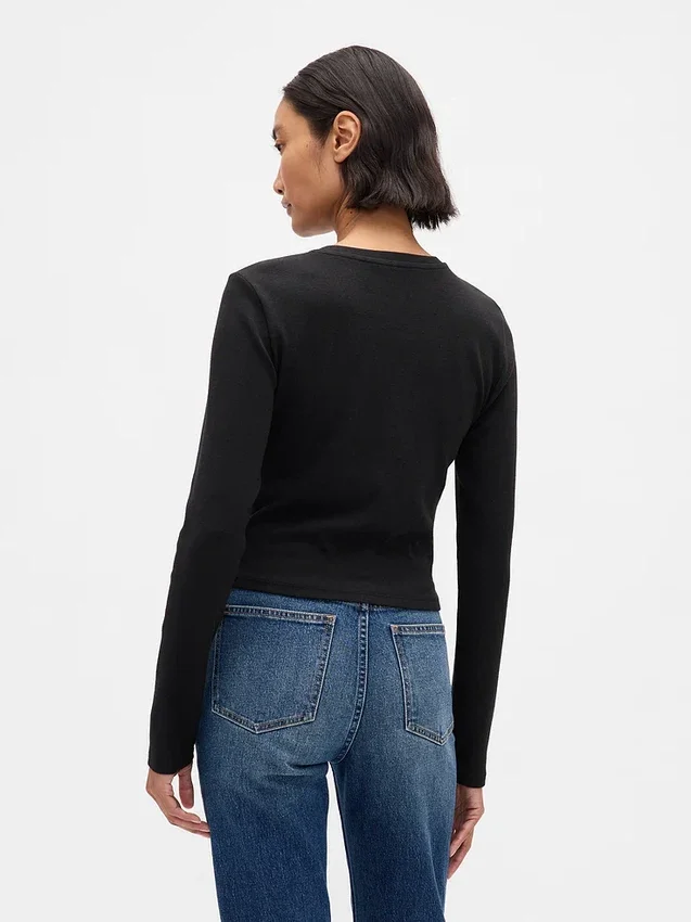 Camiseta corta moderna