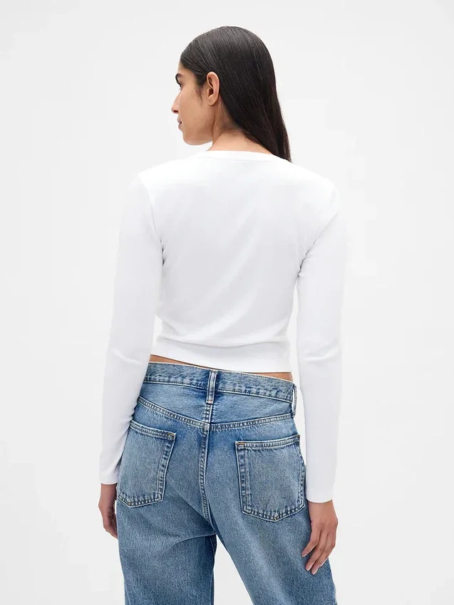 Camiseta corta moderna