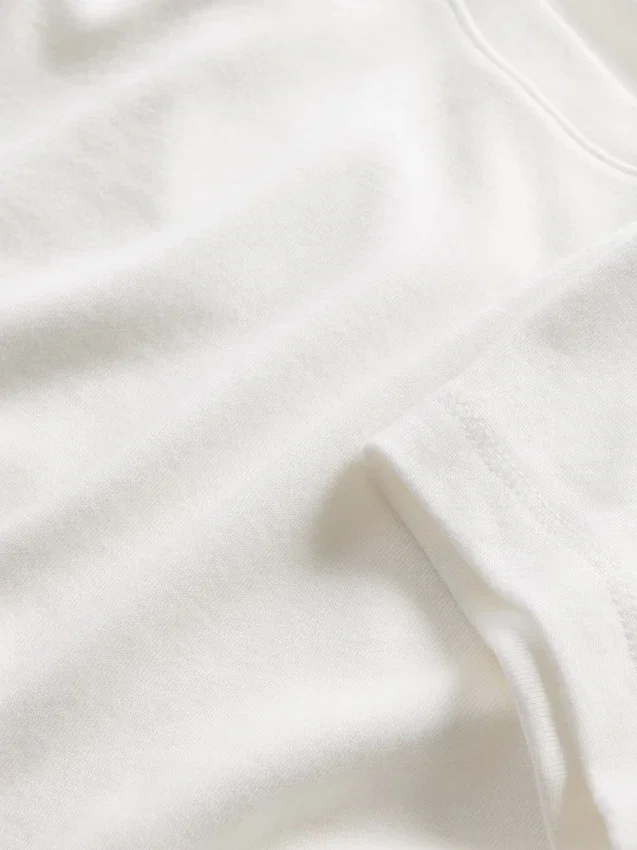 Camiseta corta moderna